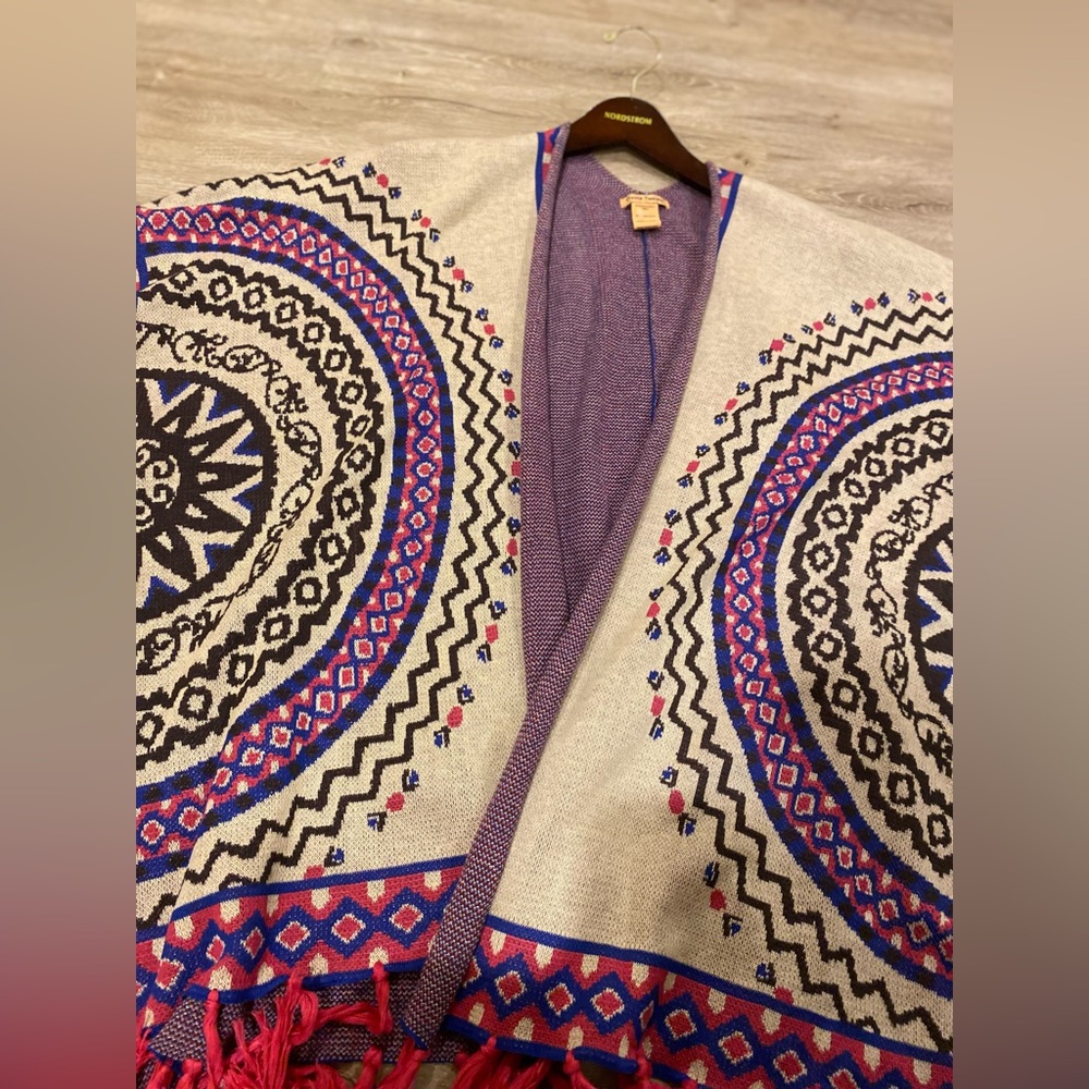 Open Front Aztec Pattern Poncho Sweater - Picture 5 of 9